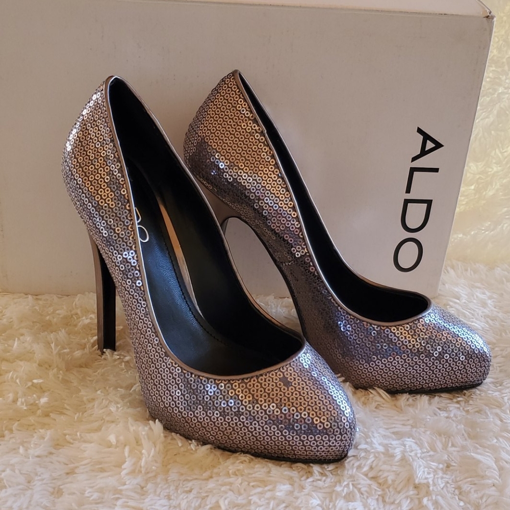 Sequins 👠 heels